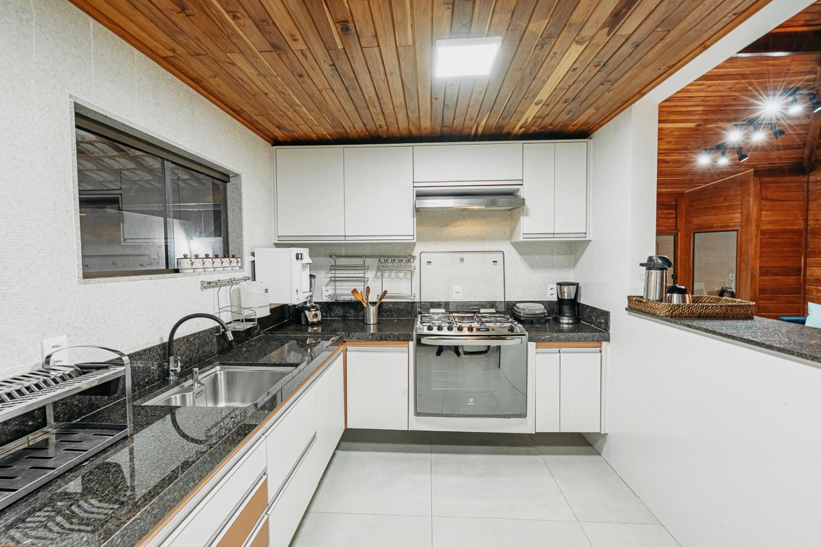 Casadecastelhanos: Beachfront Suites with Pool and Gourmet Kitchen Anchieta  Exterior photo