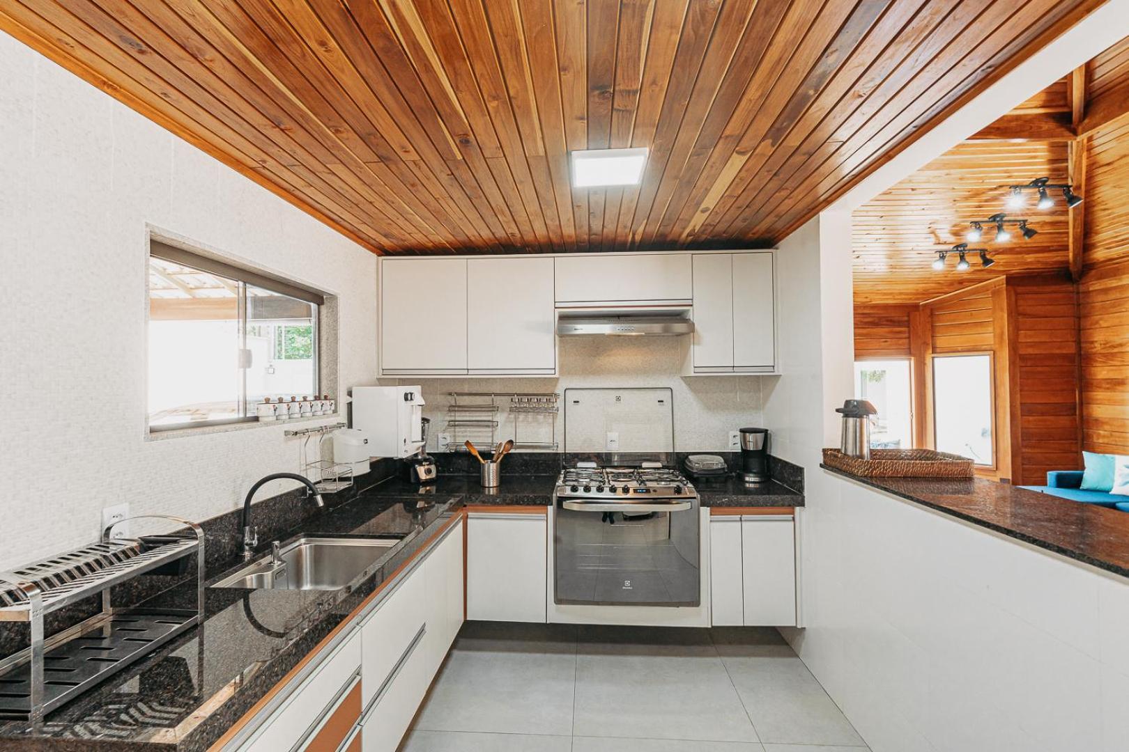 Casadecastelhanos: Beachfront Suites with Pool and Gourmet Kitchen Anchieta  Exterior photo
