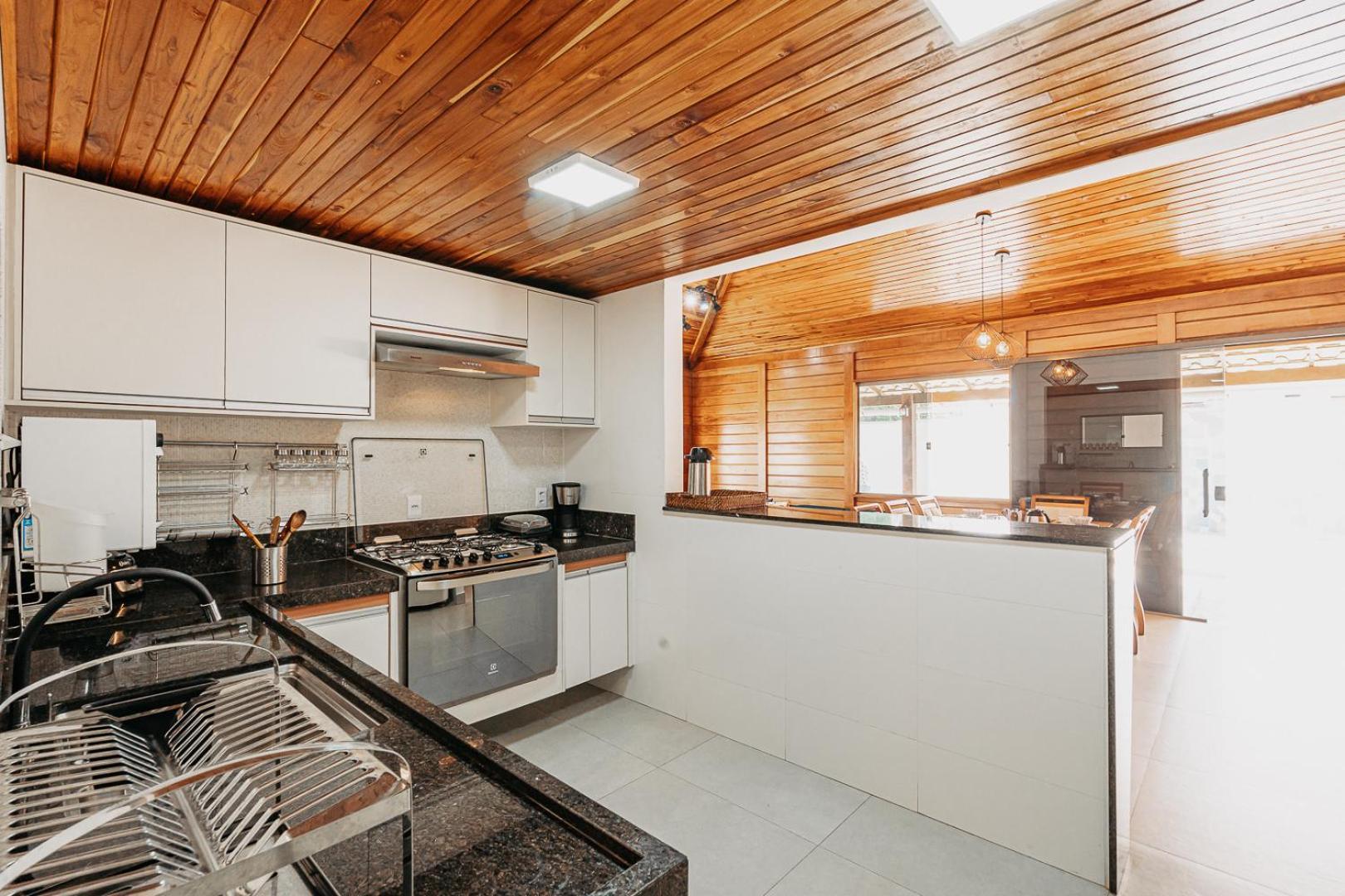 Casadecastelhanos: Beachfront Suites with Pool and Gourmet Kitchen Anchieta  Exterior photo